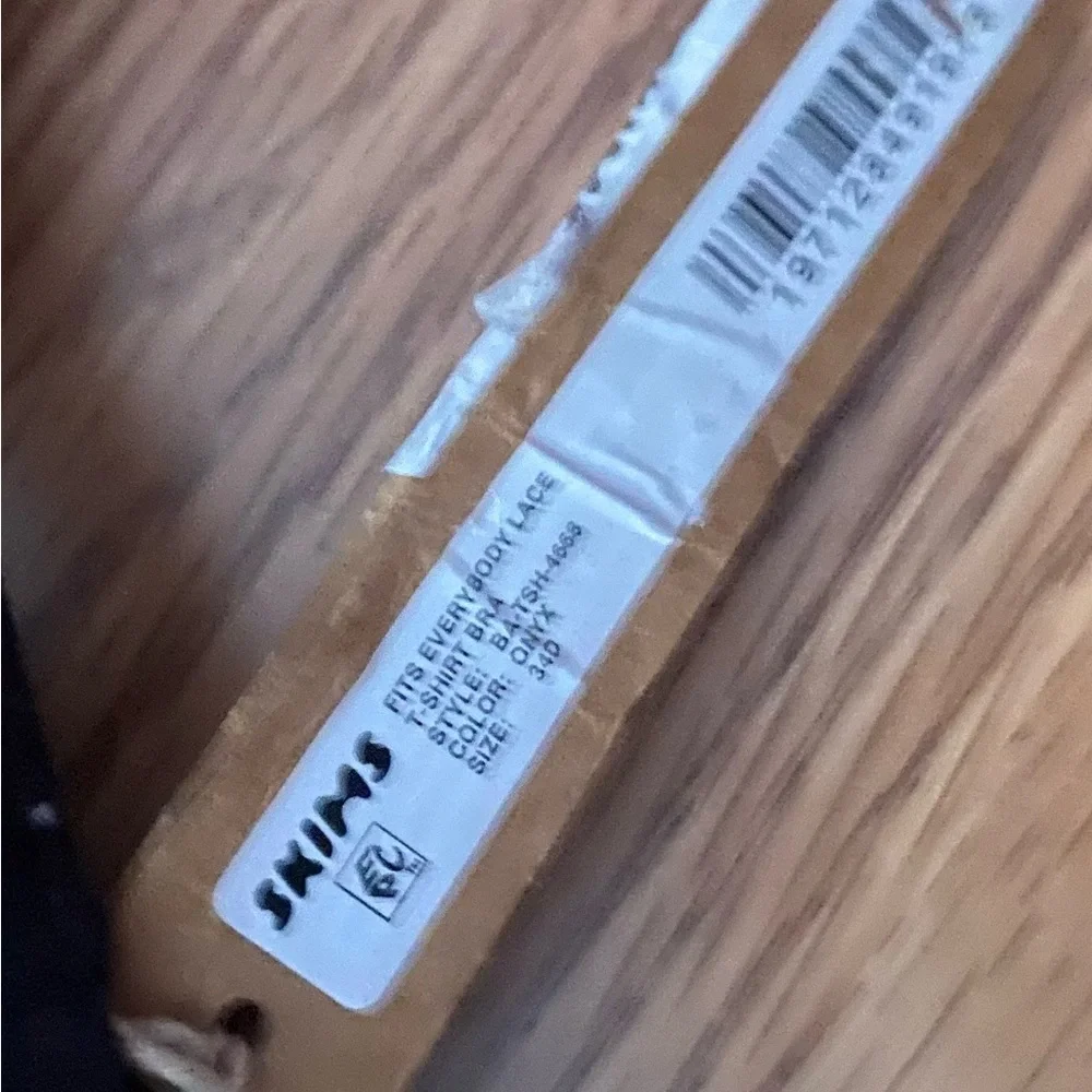 Skims fits everybody lace t-shirt Black Underwire Bra Women's Intimates 34d NWT - Picture 2 of 4